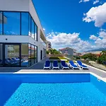 Prestige Vila Pag Town