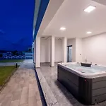 Vila Prestige Pag Town
