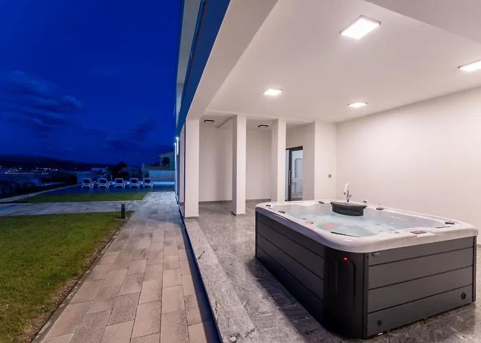 Villa Prestige Pag Town