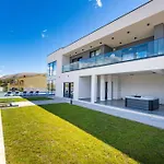 Prestige Villa *